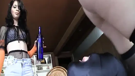 Sadist parti kızları baskın eğlence istiyor!