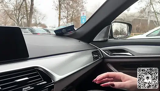 Öffentlicher Parkplatz, Handjob neben Fremdem und Bus-Sperma-Finale