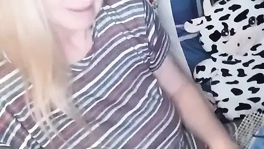 Hot BBW Momma Takes Care Of Her Beautiful Pussy!