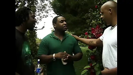 Sahilde kocaman penislerle spor yapmak