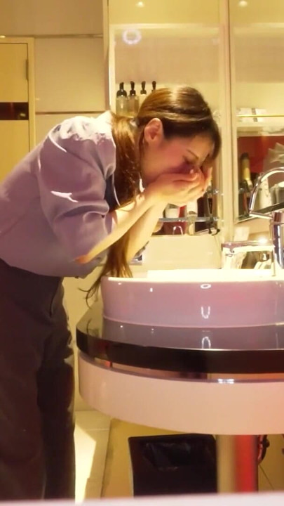 Μια γραμματέας με στήθος H-Cup που κάνει Sugar Dating μέσα στο ωράριο εργασίας της. | Κλιπ 1