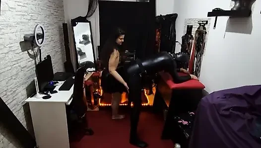 Memekku dientot habis-habisan sama kontol raksasa pria domian sampai muncrat berkali-kali