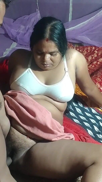 से भावनात्मक पल "छीन लिया और पड़ोसी महिला को चोदा।    भारत हॉट कूपल सैक्स वीडियो"