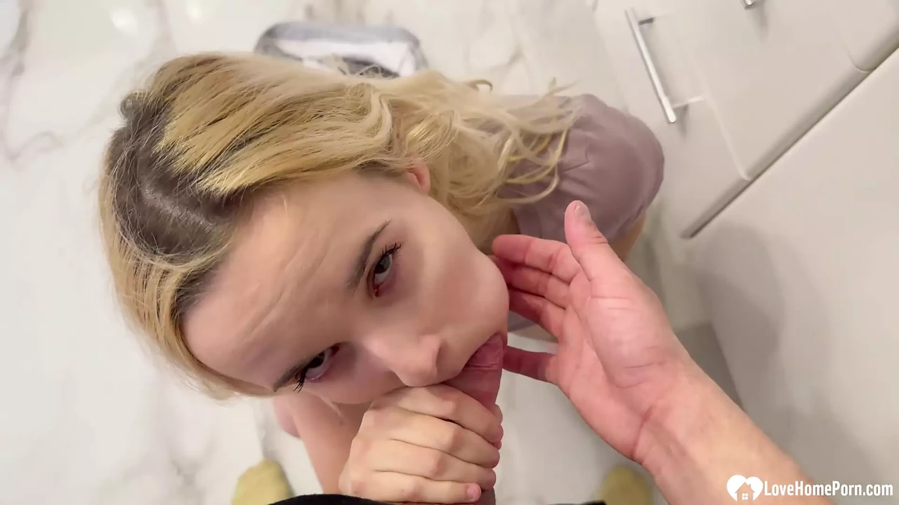 金发美女第一人称视角吹鸡巴