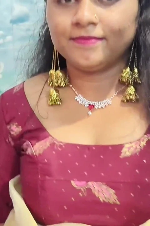 Vaishnavy Pee and Wash, Pee Video