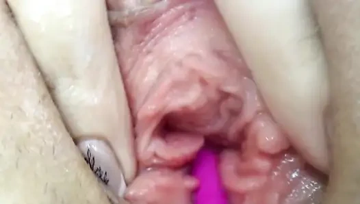 Её Киска Намокла Получая Оргазм И Сквирт, Крупный План