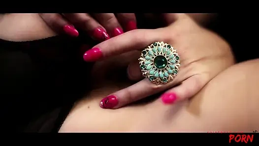 Tiffany kingston liebt Dildos und schwänze