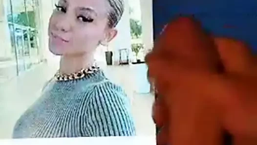 Cumtribute için sıcak bebek