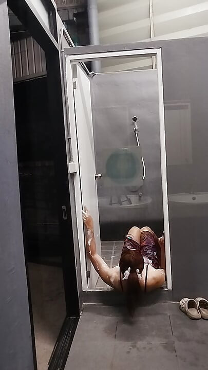 FN124 estou me divertindo no chuveiro.