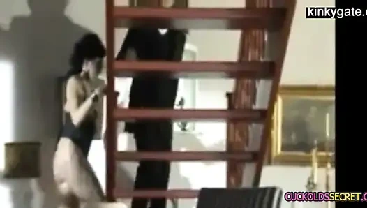 Aldatılanların sırları - kadın kılıklı kadın karısını üçlü grup sekste izliyor