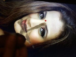 O încărcătură uriașă pe fața de curvă a lui Amisha Patel