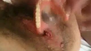Buceta peluda madura fodida e brincada com sua dentadura