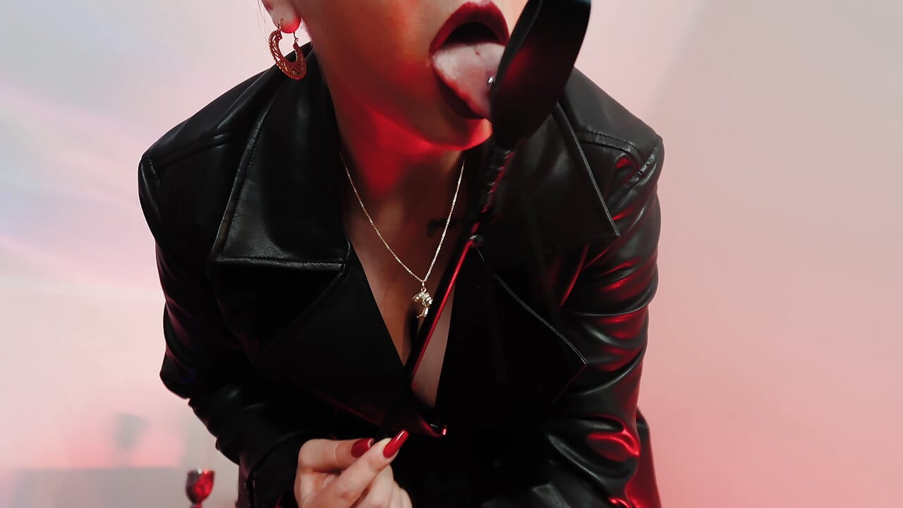 Queen: the Empire of Submission