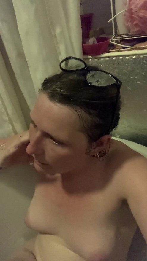 Hot n horny in the tub! A real video that I sent to a marvellously meaty man cos I wanna fuck n degrade him | Clip 1