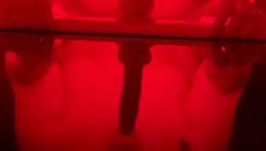 Милфа-толстушка глубоко заглатывает дилдо, грязное видео от первого лица