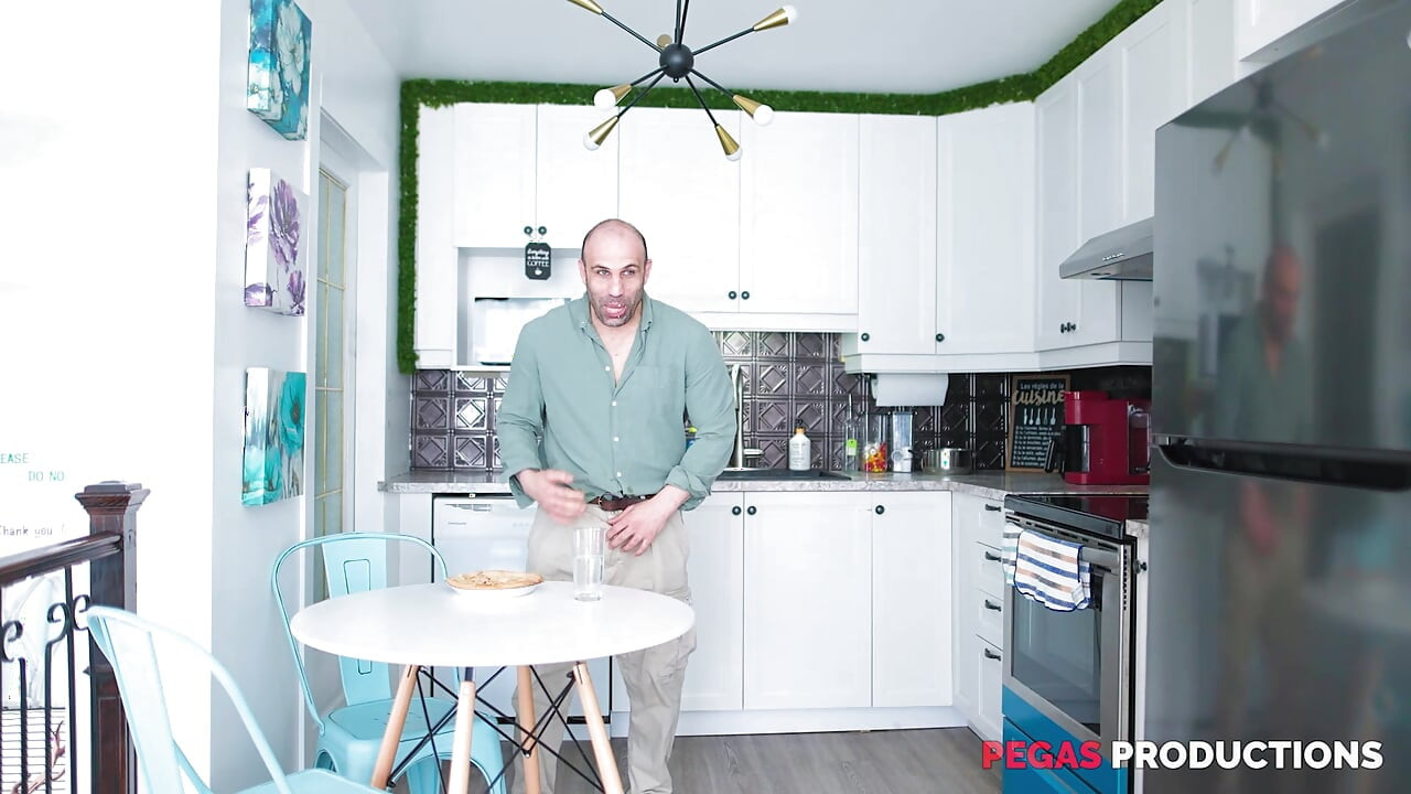 Pegas Productions - Mala plavuša u remakeu američke pie