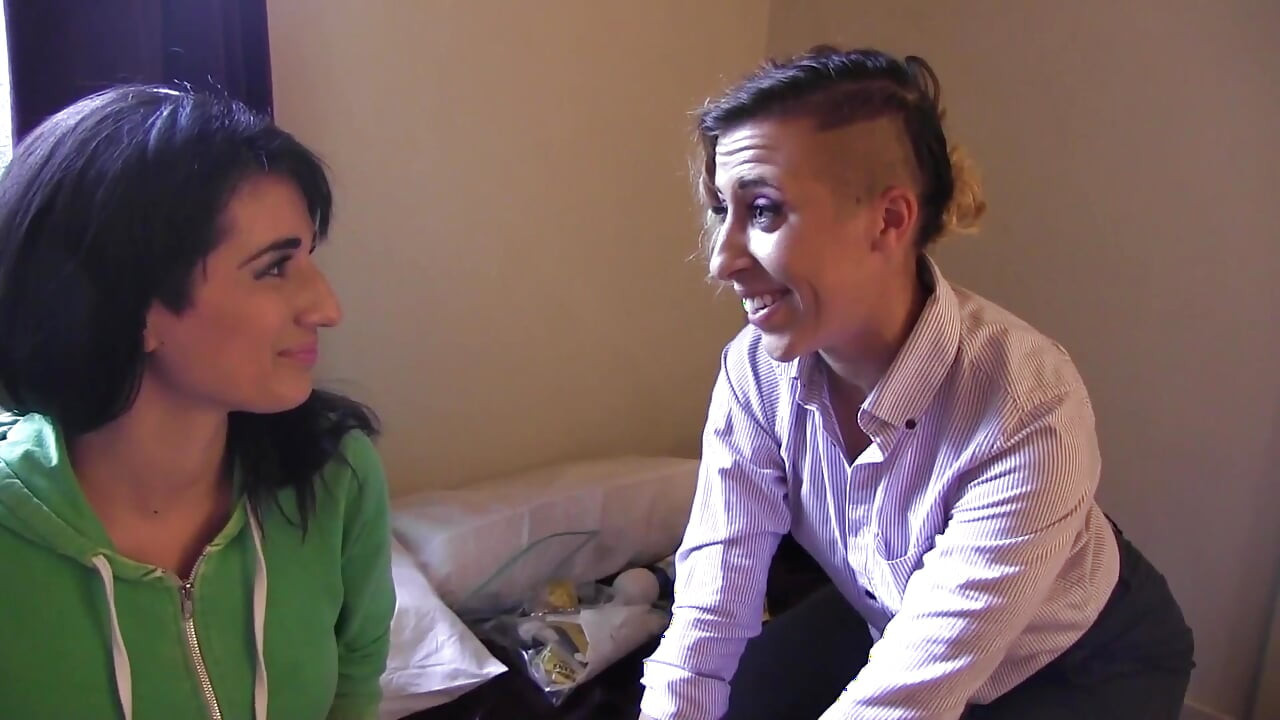 Arabelle Raphael y Andre Shakti son lesbianas morenas