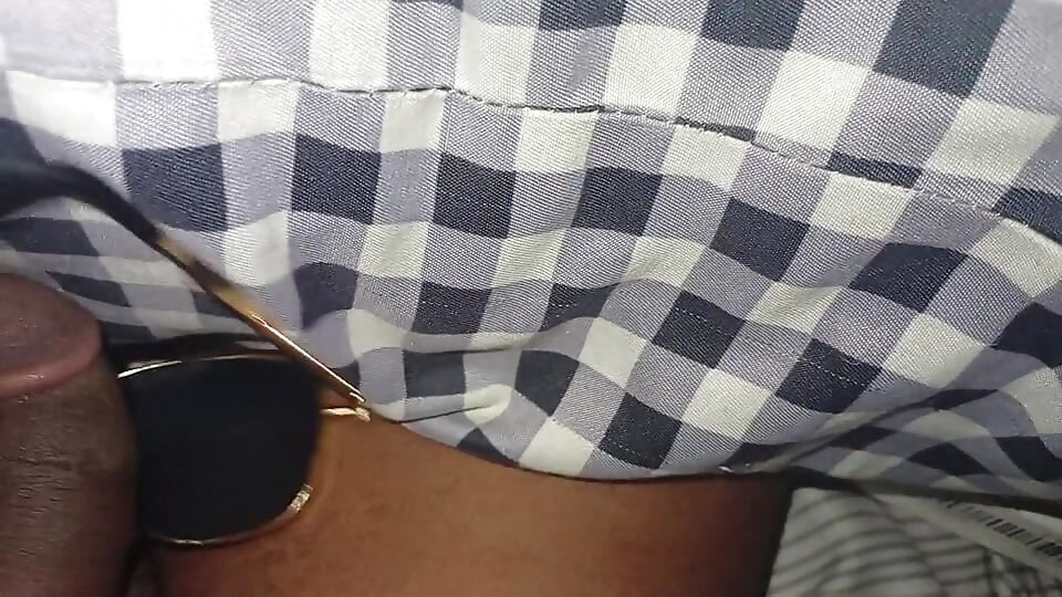 وضعت نظارات شمسية غالية على قضيبي