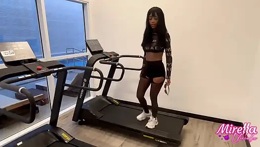 Ben Smart Fit'ten zayıf silikonlu kız