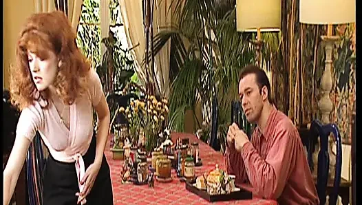 Doğal saçlı kızıl saçlı Alman orta yaşlı seksi kadın klasik ffm'de paylaşılıyor