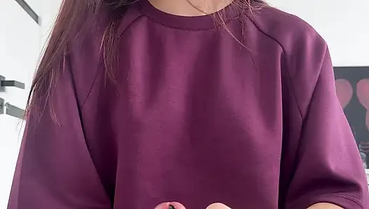 Ria Reigns yavaş bir elle muamele ile erkek arkadaşını kontrol ediyor