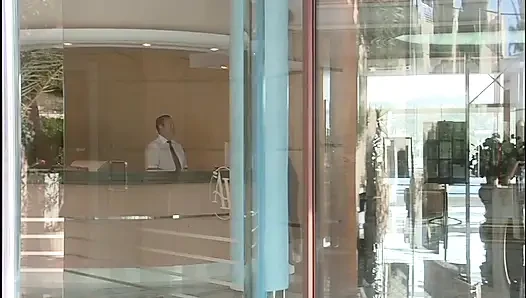 Sarışın hatun buharlı karşılaşmada taksi şoförünü baştan çıkarıyor