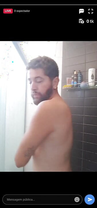 Saya Melakukan Live Pertama Saya Di Kamar Mandi Dan Mendapat Pujian