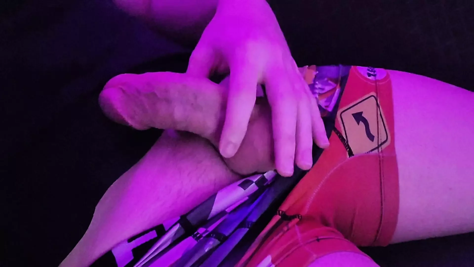 Chico gay quiere masturbarse 🥵 - XsTwinkk