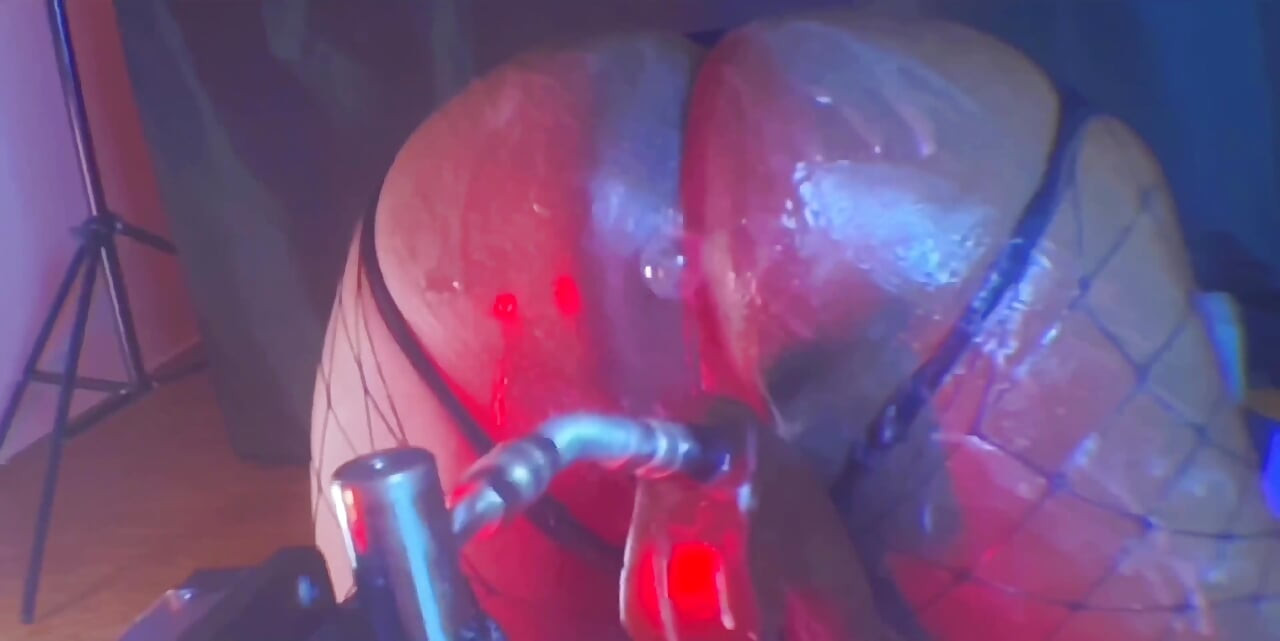 เล่นด้วยวาจาอย่างเข้มข้นข้างหน้า...