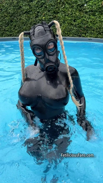 Happy gas mask Monday 💦