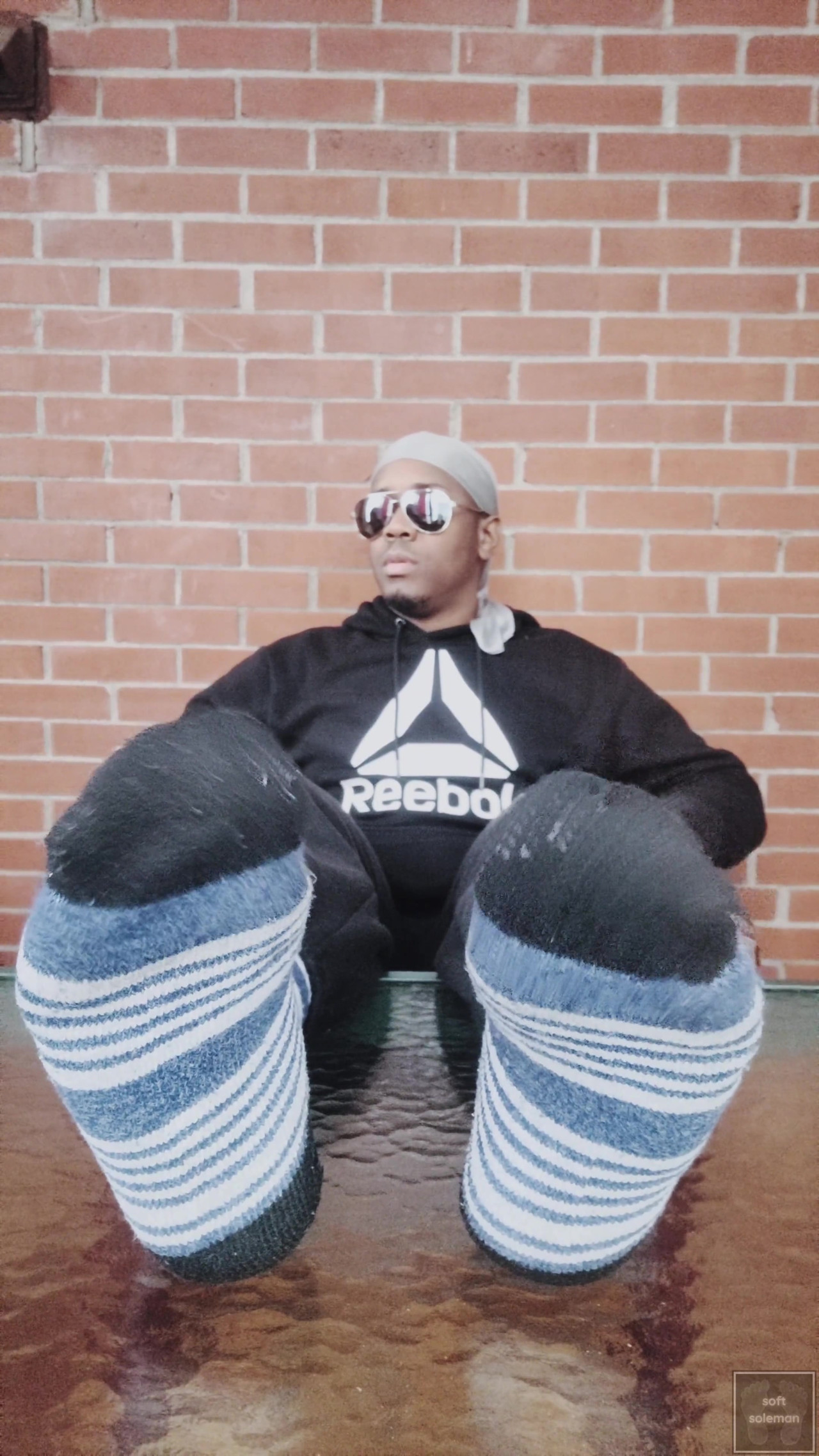 男性の柔らかいソールをディスプレイ(2)(2026年)