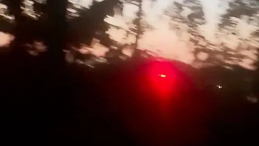 teşhir vücut takımı, çok fazla trafik geçiyor ve bir bankta tamamen çıplak bir mastürbasyon ve piknikte boşalma