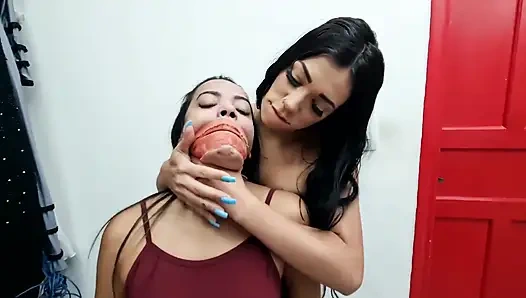 Hände über den mund, lesbische dominanz-top-schätzchen