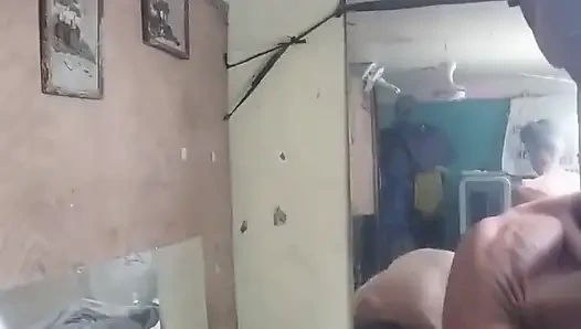 Моя жена и я были так возбуждены друг к другу. Когда я ем ее мокрую киску, она чувствует себя так хорошо и удовлетворена