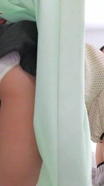 Bahagian 4 Teman wanita saya yang datang melawat katil di sebelah saya adalah mogok, jadi jika saya mengganggunya secara seksual melalui tirai, saya akan mempunyai Estrus! ? Saya banyak memberikannya bagi pihak teman lelaki saya yang berada di hospital dan tidak dapat bergerak! | Klip 1