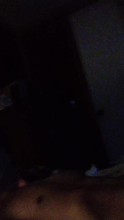 私の大きな睾丸を見せびらかす