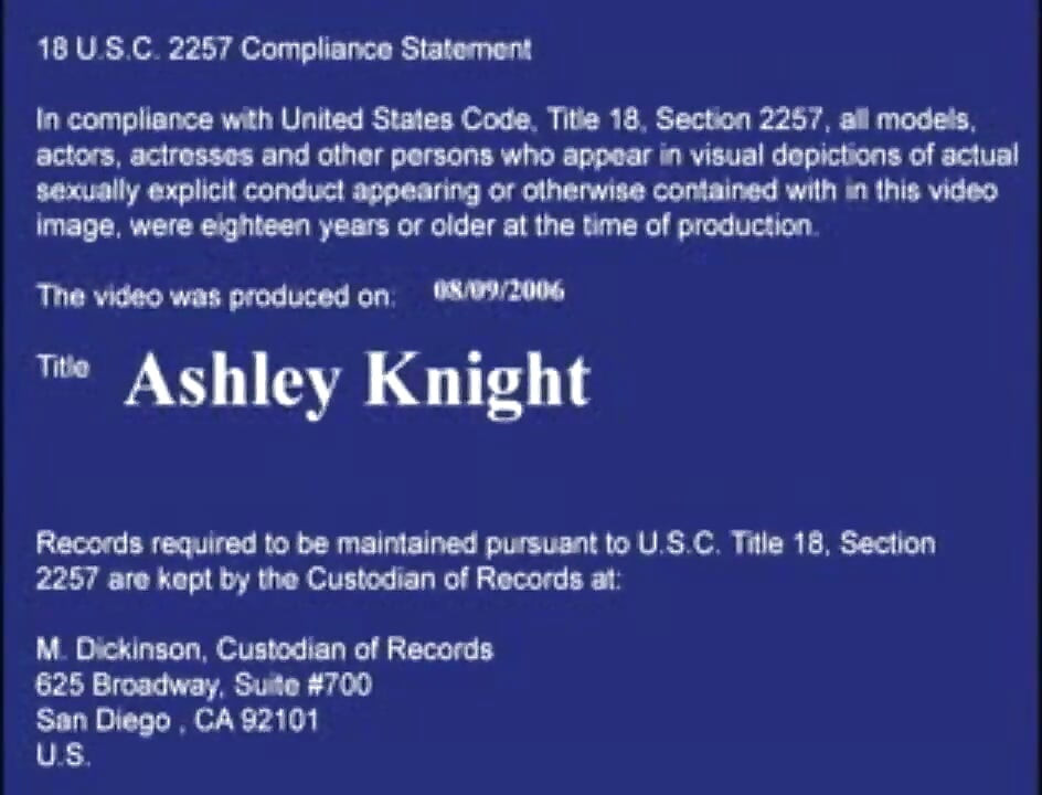 Η Ashley Knight γαμιέται στο σαλόνι με τα βυζιά της