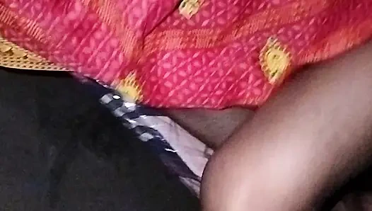 Devar yang terangsang meniduri bhabhi India yang baru menikah