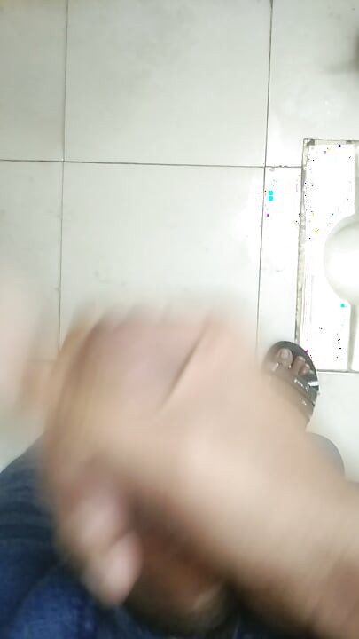 I went to the office bathroom and hit my hand at noon