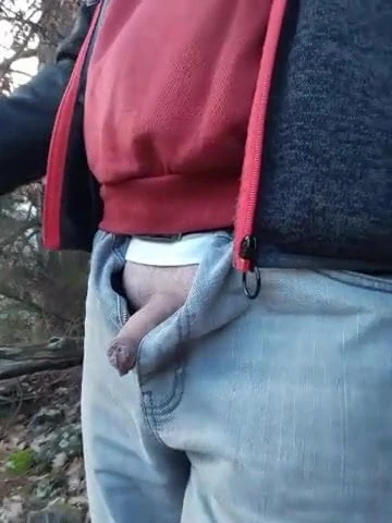 घर के बाहर, डिक बाहर