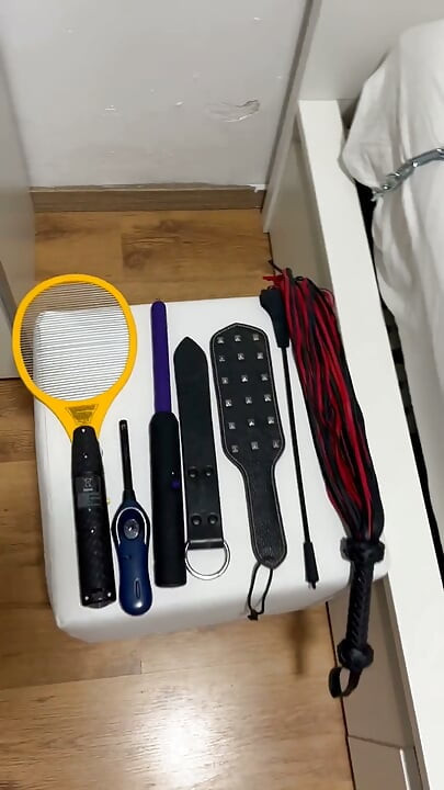 Süper ateşli bdsm seansı kör ve savunmasız maske, zincirler, yayma çubuğu, pompa, elektro