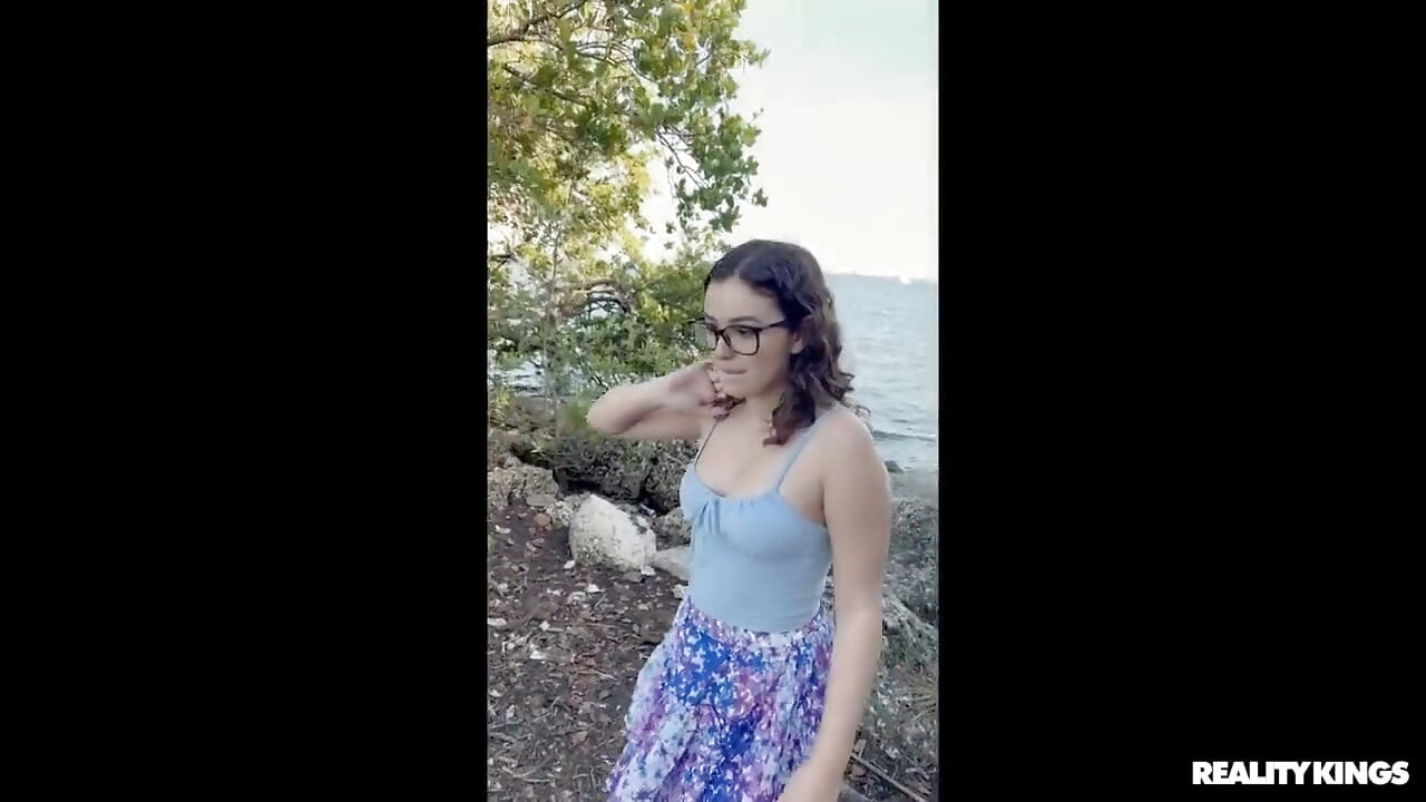 Noi trăim împreună - cuplu excitat Leana Lovings și Rose Isstar nu va opri niciodată obtinerea obraznic împreună!