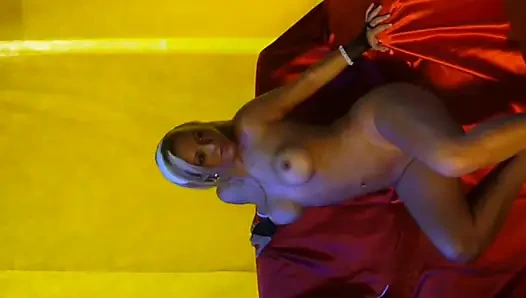 Делаю стриптиз горничную