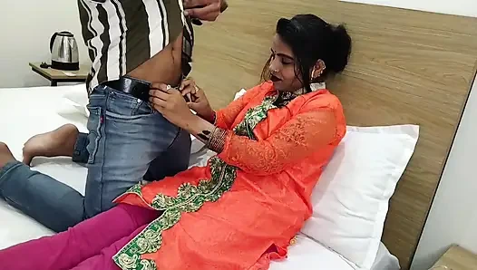 Üvey kız kardeş üvey oğlunun üvey oğluyla sert seks yapıyor