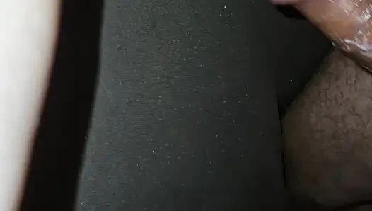 Ibu nyepong kontol ayah tirinya. Ayah kemudian muncrat di dalam ibu.