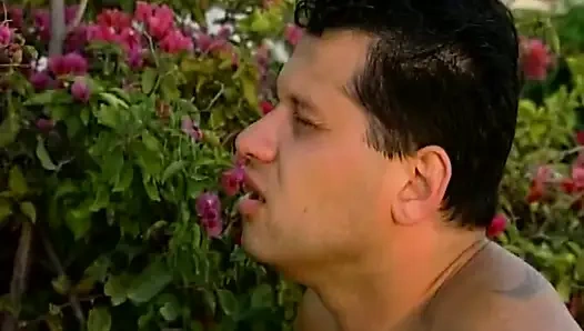 Klasik çiftin ağzına ağır çekim boşalmalı seks