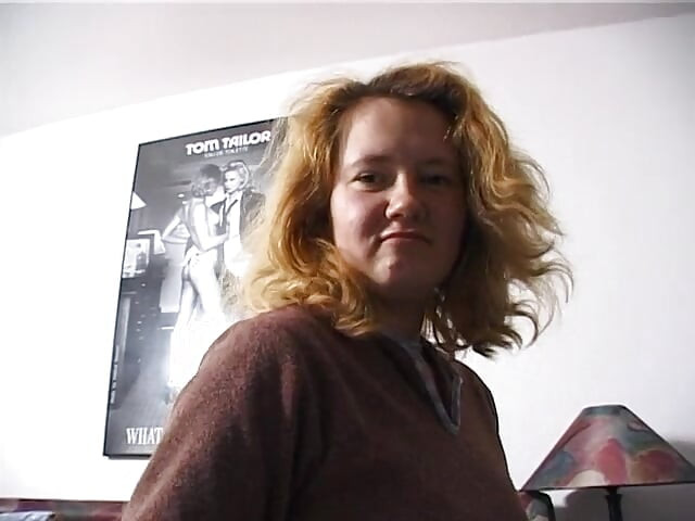 Owłosiona blond laska ssie kutasa kolesia na castingu w POV