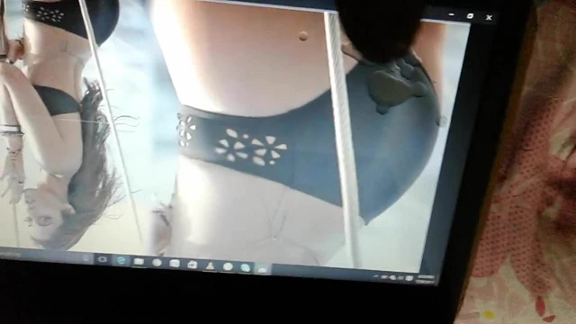 Cum tribute on illeana's juicy ass