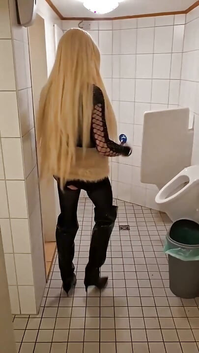 Hot Nadine