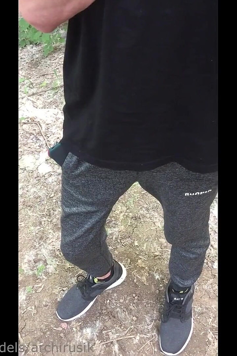 Wow, a Straight Guy Got Into a Guy's Pants and Saw His Huge Cock It Was Filled with Cum, and Offered to Pour Out the Cum